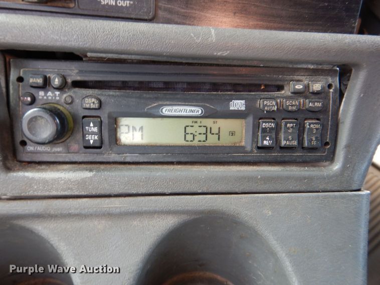 image for item MF9119 2005 Freightliner Columbia  semi truck