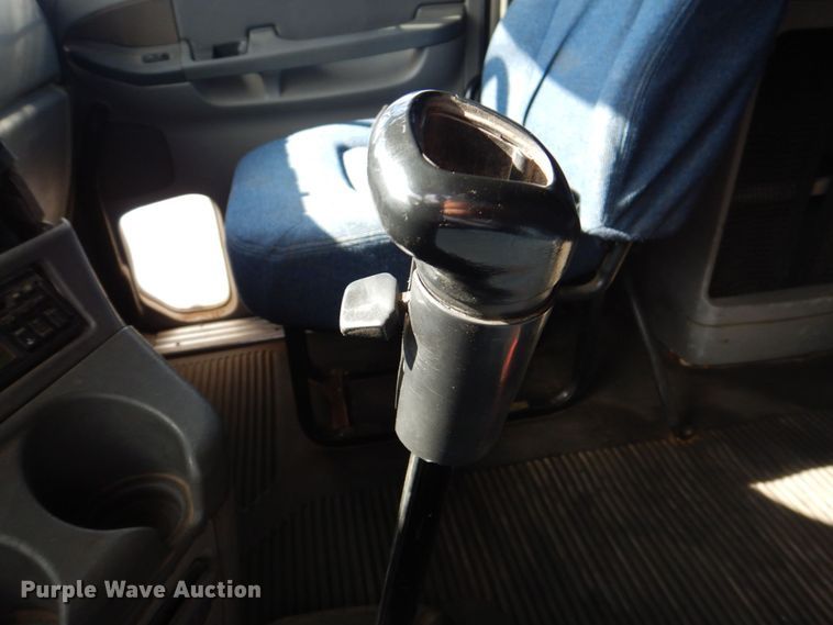 image for item MF9119 2005 Freightliner Columbia  semi truck