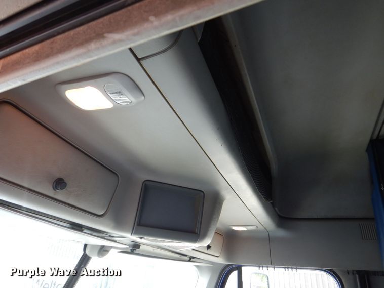 image for item MF9119 2005 Freightliner Columbia  semi truck