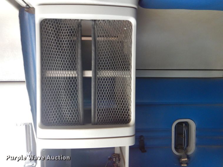 image for item MF9119 2005 Freightliner Columbia  semi truck