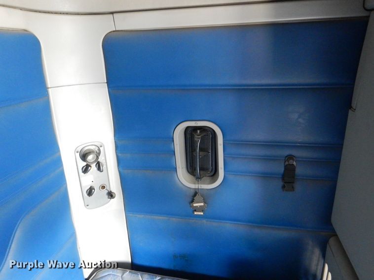 image for item MF9119 2005 Freightliner Columbia  semi truck