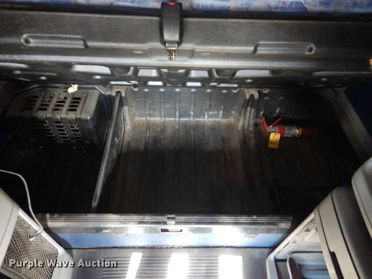 image for item MF9119 2005 Freightliner Columbia  semi truck