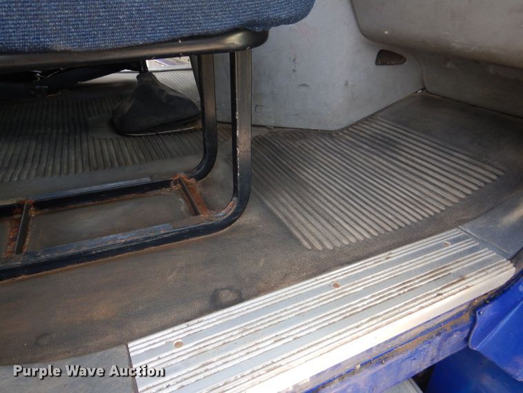 image for item MF9119 2005 Freightliner Columbia  semi truck