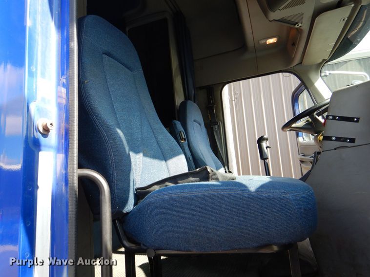 image for item MF9119 2005 Freightliner Columbia  semi truck