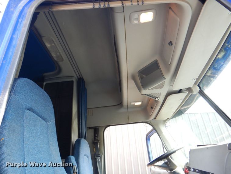 image for item MF9119 2005 Freightliner Columbia  semi truck