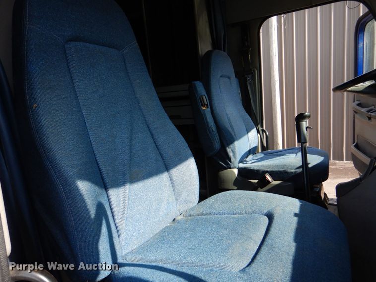 image for item MF9119 2005 Freightliner Columbia  semi truck