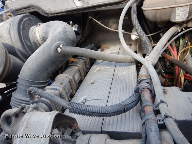 image for item MF9119 2005 Freightliner Columbia  semi truck