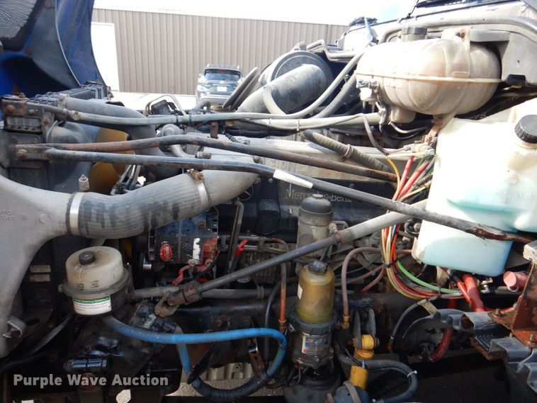 image for item MF9119 2005 Freightliner Columbia  semi truck