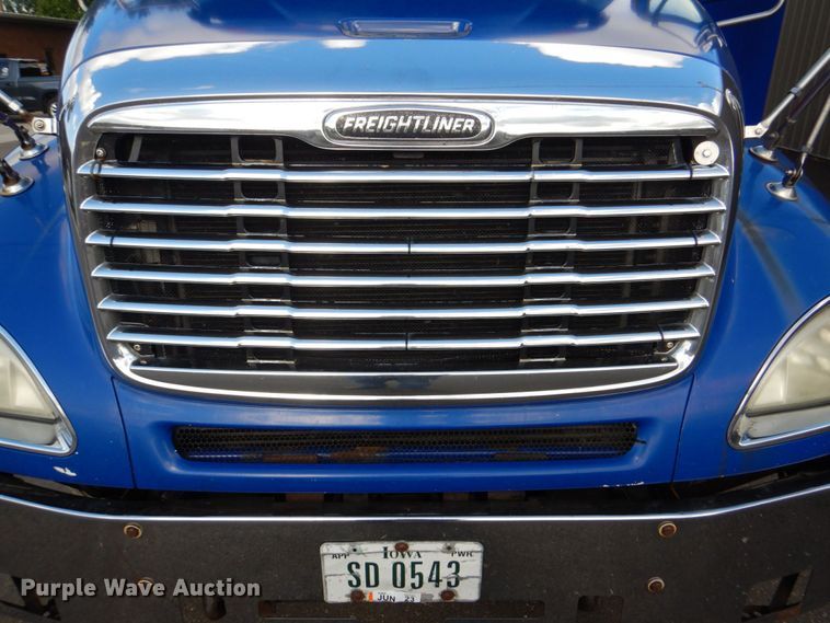 image for item MF9119 2005 Freightliner Columbia  semi truck