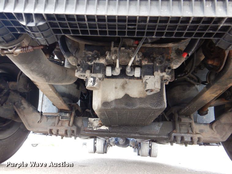 image for item MF9119 2005 Freightliner Columbia  semi truck