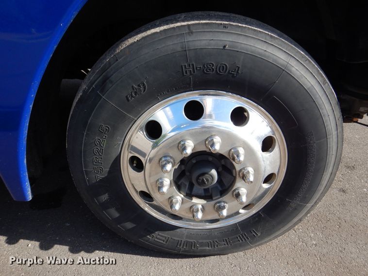 image for item MF9119 2005 Freightliner Columbia  semi truck