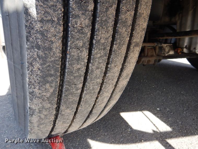 image for item MF9119 2005 Freightliner Columbia  semi truck