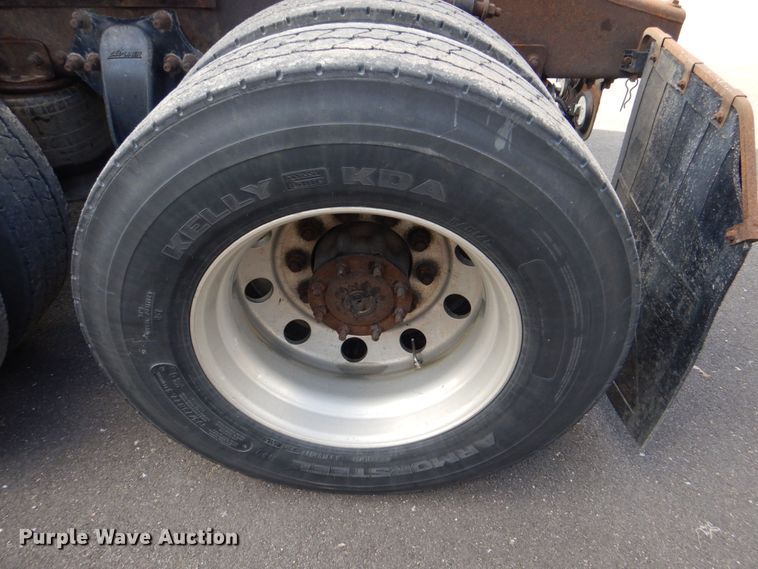 image for item MF9119 2005 Freightliner Columbia  semi truck