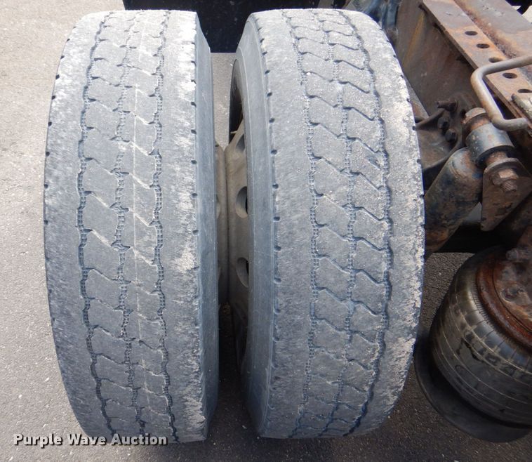 image for item MF9119 2005 Freightliner Columbia  semi truck