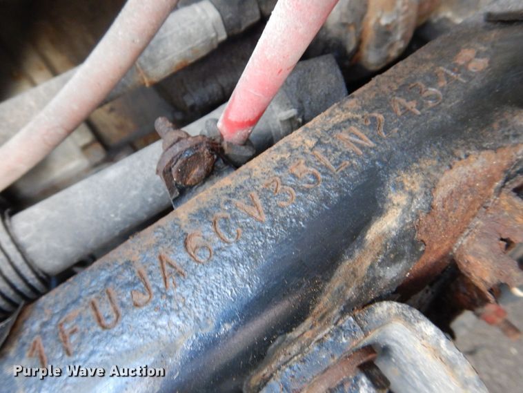 image for item MF9119 2005 Freightliner Columbia  semi truck