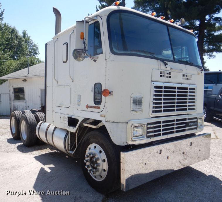 image for item MF9125 1988 International 9600  semi truck