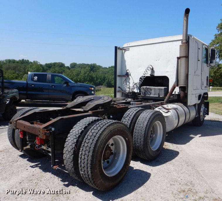 image for item MF9125 1988 International 9600  semi truck