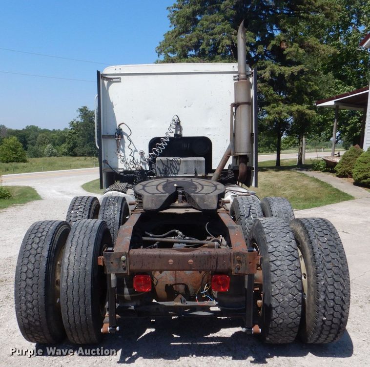 image for item MF9125 1988 International 9600  semi truck