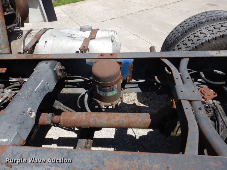 image for item MF9125 1988 International 9600  semi truck