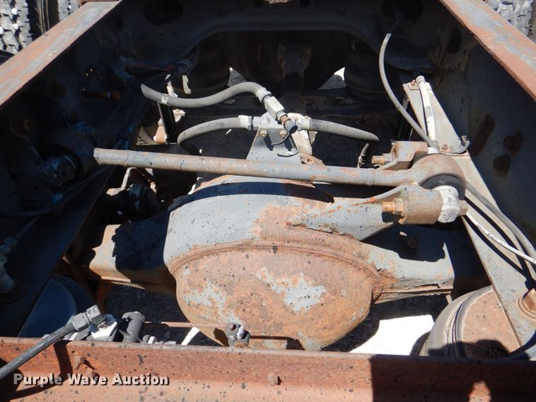 image for item MF9125 1988 International 9600  semi truck