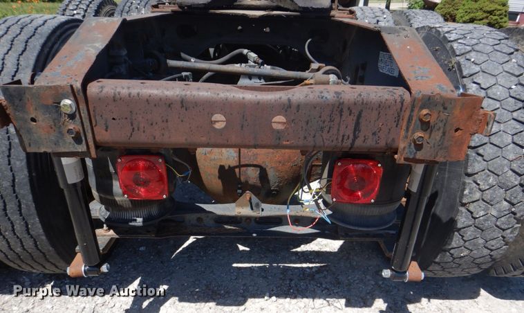 image for item MF9125 1988 International 9600  semi truck