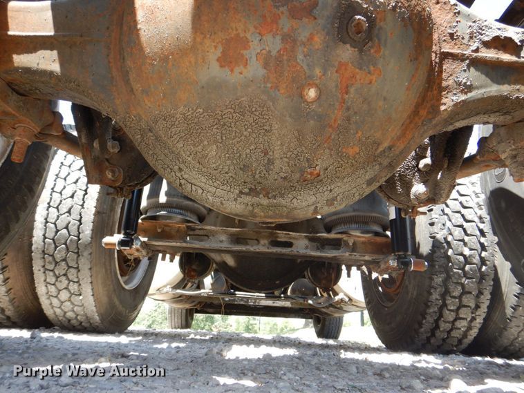 image for item MF9125 1988 International 9600  semi truck