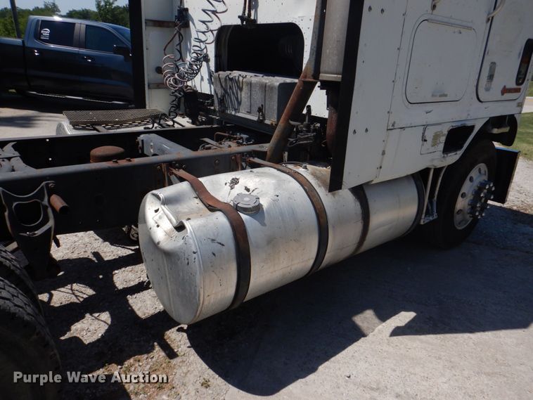 image for item MF9125 1988 International 9600  semi truck