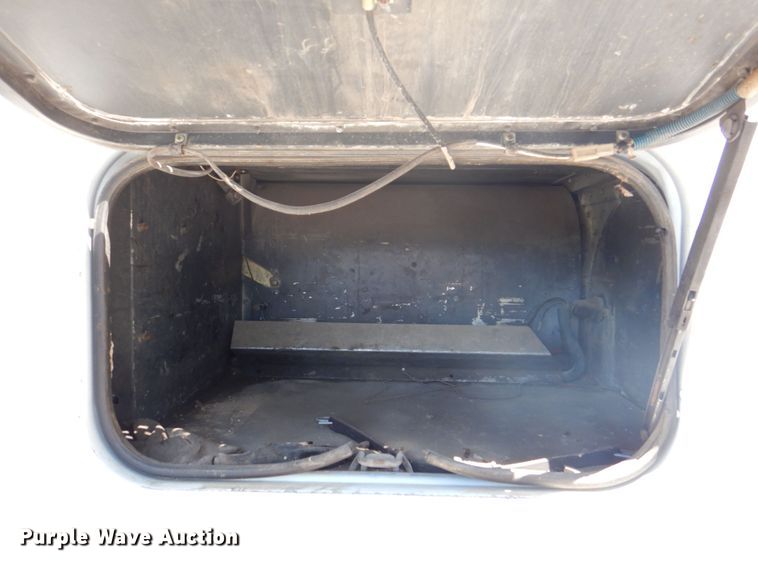 image for item MF9125 1988 International 9600  semi truck