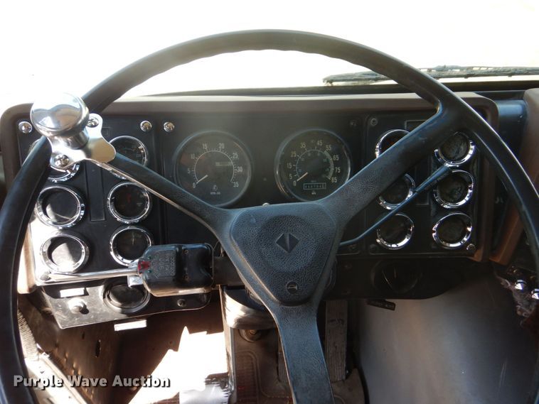 image for item MF9125 1988 International 9600  semi truck