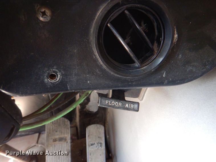 image for item MF9125 1988 International 9600  semi truck