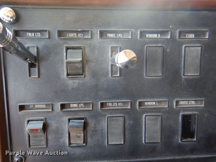 image for item MF9125 1988 International 9600  semi truck