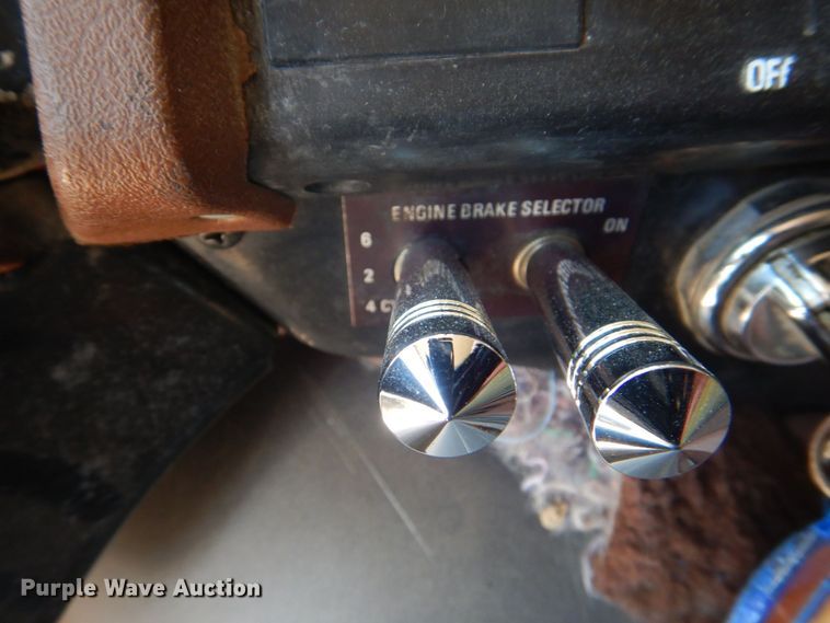 image for item MF9125 1988 International 9600  semi truck