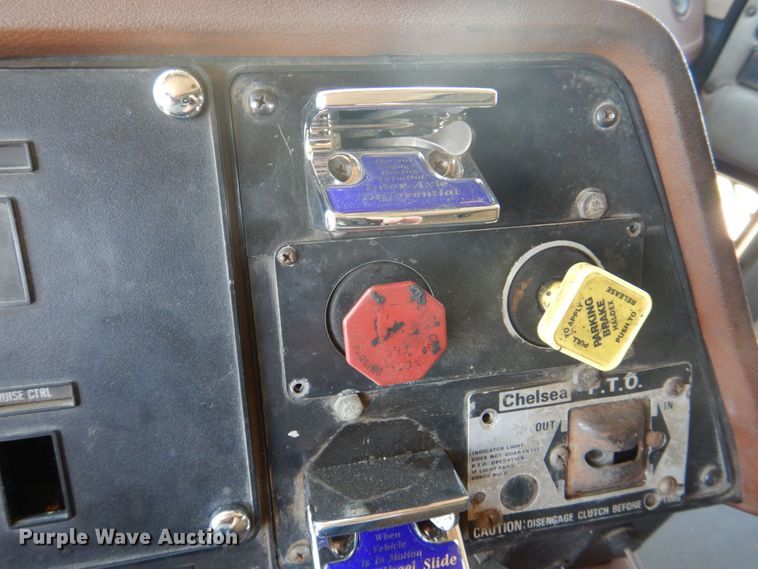 image for item MF9125 1988 International 9600  semi truck