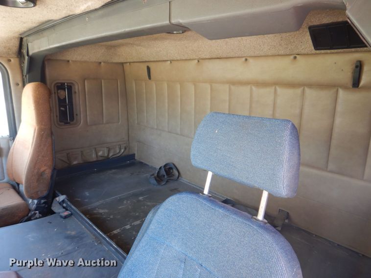 image for item MF9125 1988 International 9600  semi truck