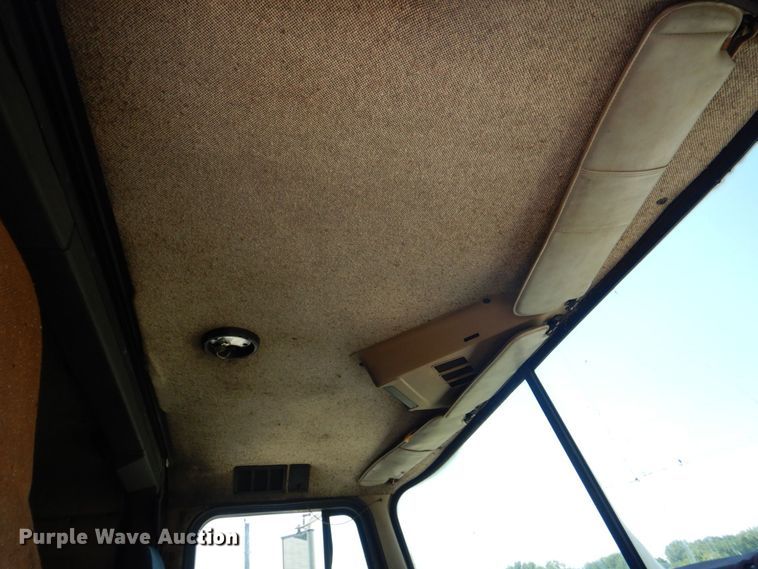 image for item MF9125 1988 International 9600  semi truck