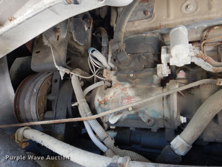 image for item MF9125 1988 International 9600  semi truck