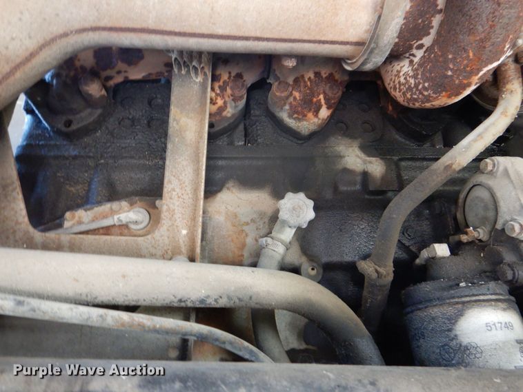 image for item MF9125 1988 International 9600  semi truck