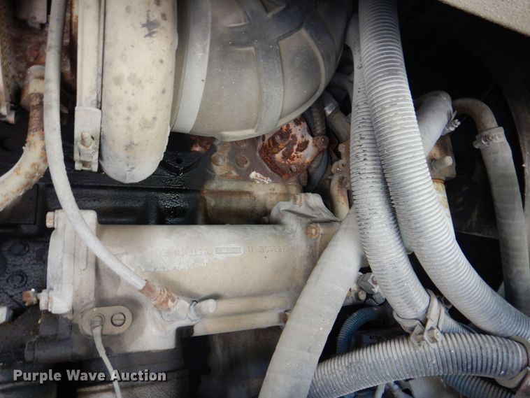 image for item MF9125 1988 International 9600  semi truck