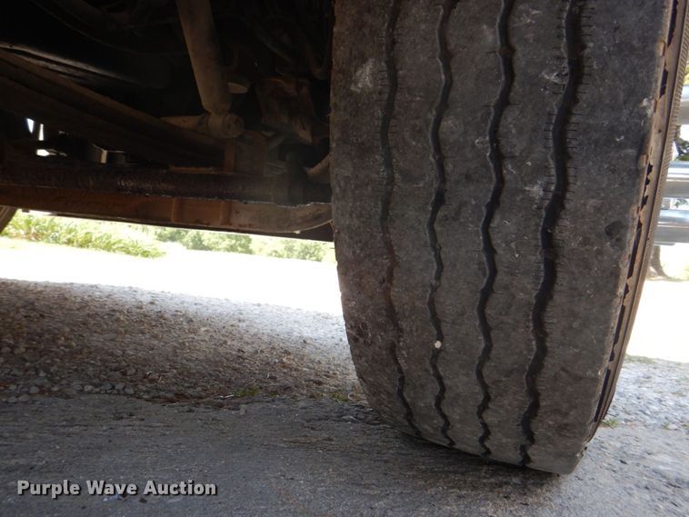 image for item MF9125 1988 International 9600  semi truck