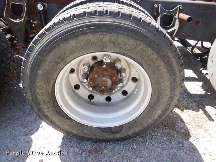 image for item MF9125 1988 International 9600  semi truck