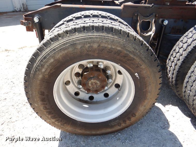 image for item MF9125 1988 International 9600  semi truck