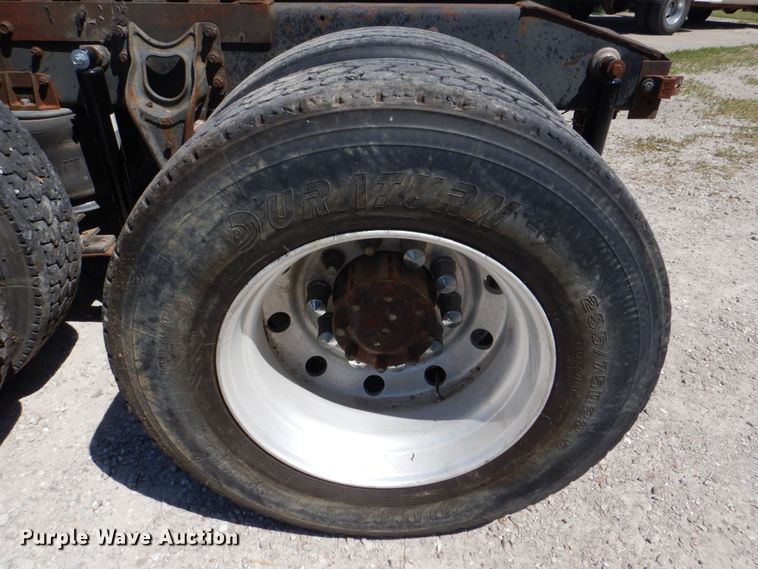 image for item MF9125 1988 International 9600  semi truck