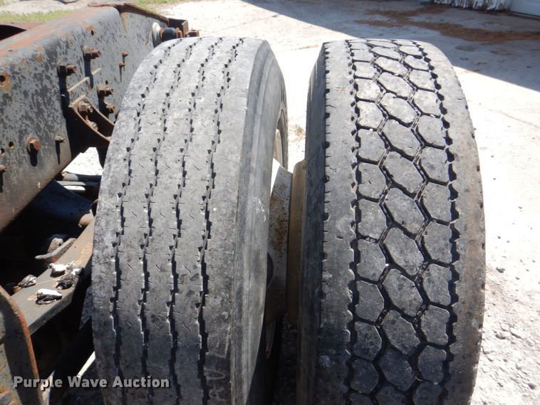 image for item MF9125 1988 International 9600  semi truck