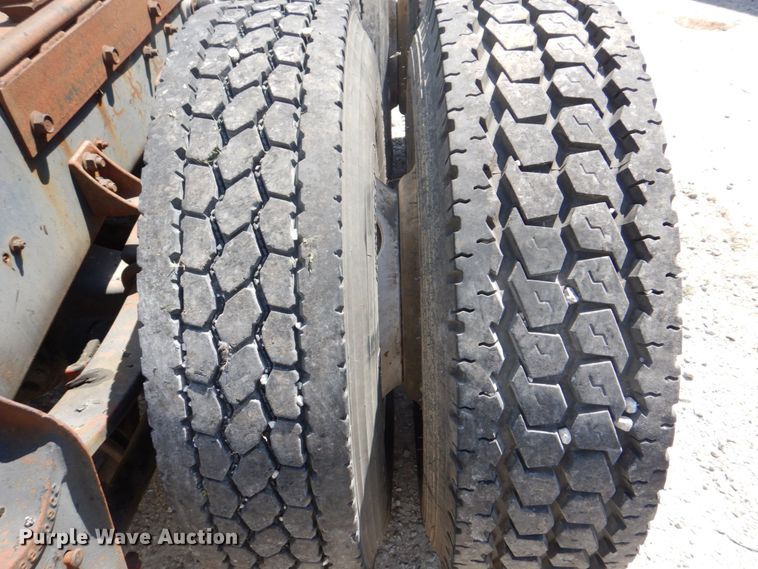 image for item MF9125 1988 International 9600  semi truck