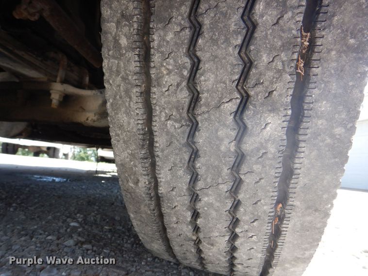 image for item MF9125 1988 International 9600  semi truck