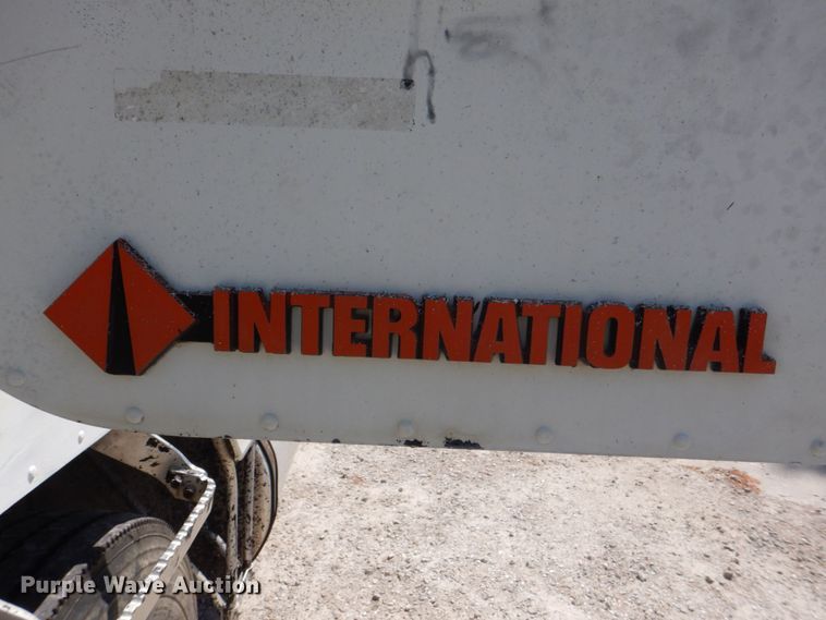 image for item MF9125 1988 International 9600  semi truck