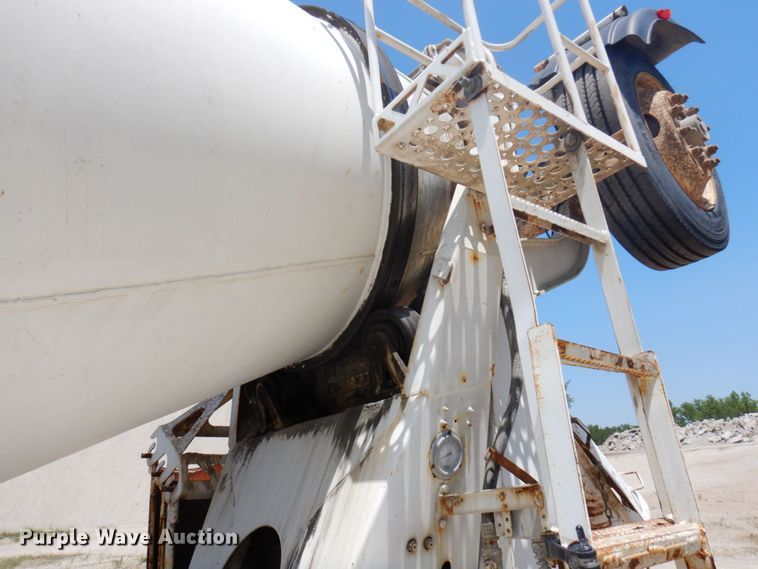 image for item MF9630 1999 Mack RD690S  ready mix truck