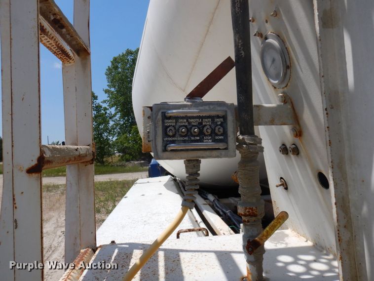 image for item MF9630 1999 Mack RD690S  ready mix truck