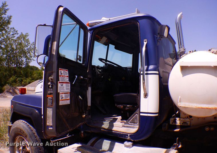 image for item MF9630 1999 Mack RD690S  ready mix truck