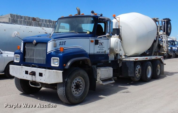 image for item MF9632 2004 International 5500i  ready mix truck